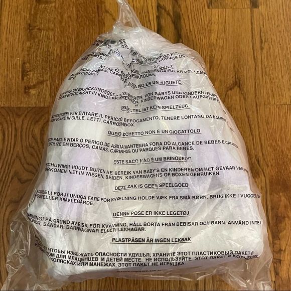 Loungefly Disney Sleeping Beauty Aurora Roses Mini Backpack NWT - Picture 3 of 3